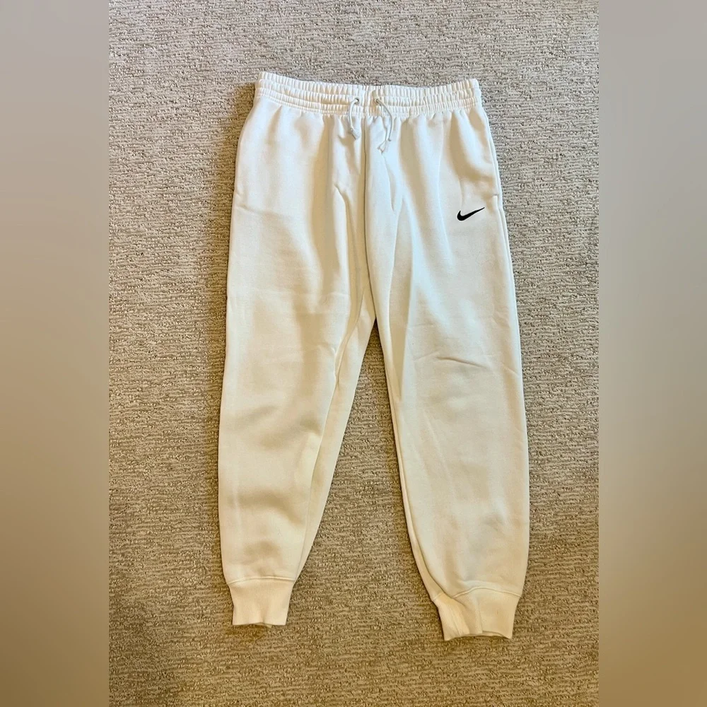 Nike Women’s White Fleece Jogger Pants